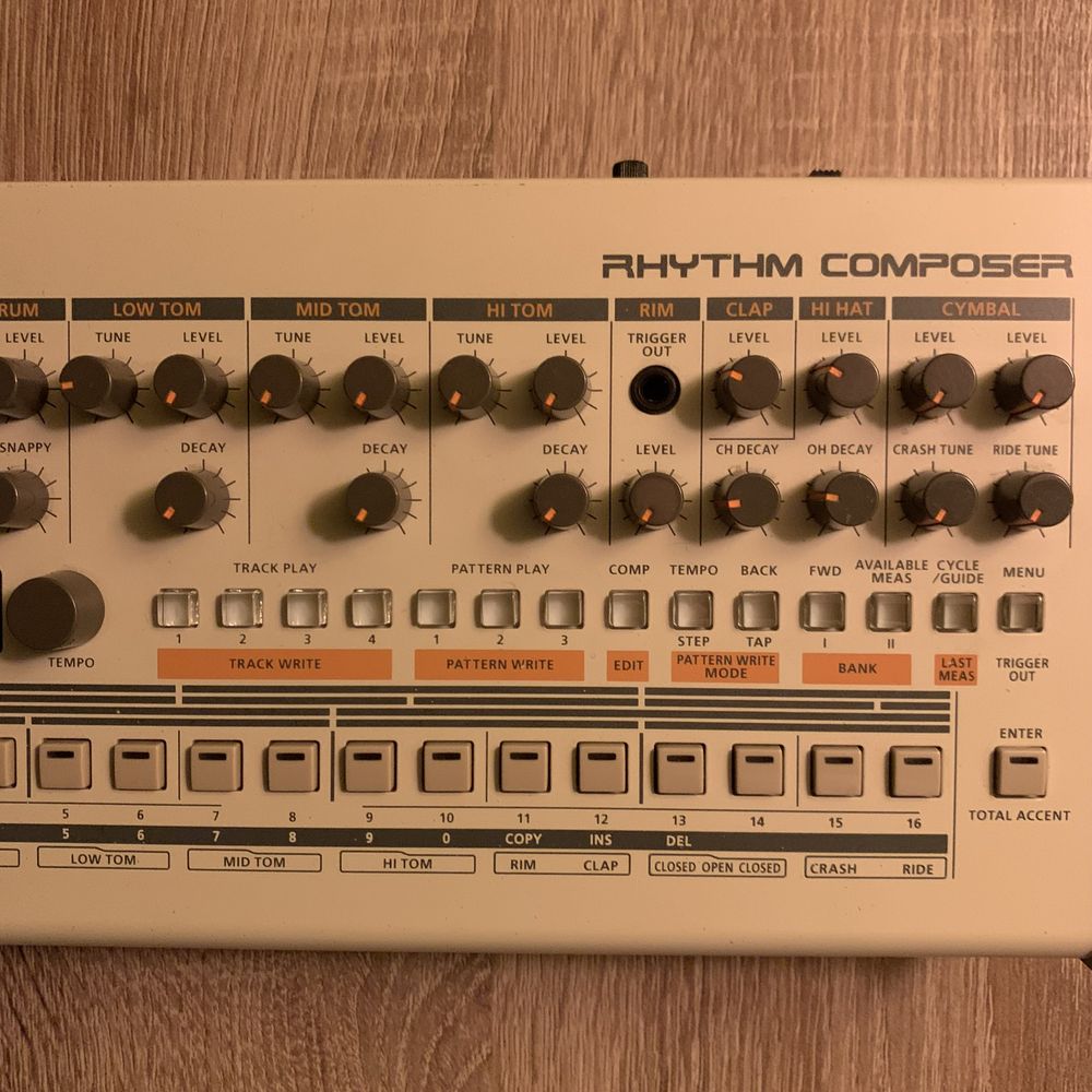 драм машина roland tr 09 909 drum machine