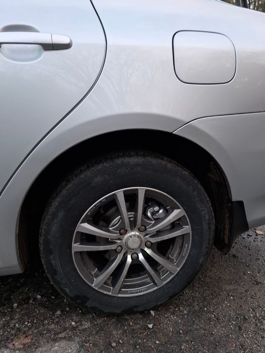 Автомобіль Тойота Корола 1.3          2010 рік