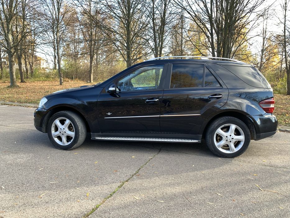Sprzedam lub zamienie na busa Mercedesa ML V8 420 CDI 2007r czarny.