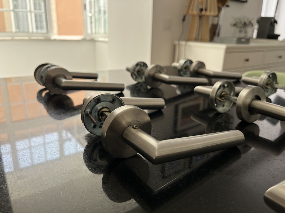 Puxadores de inox para portas interiores — 7 conjuntos (como novos)