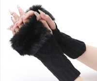Czarne rękawiczki bez palców z futerkiem