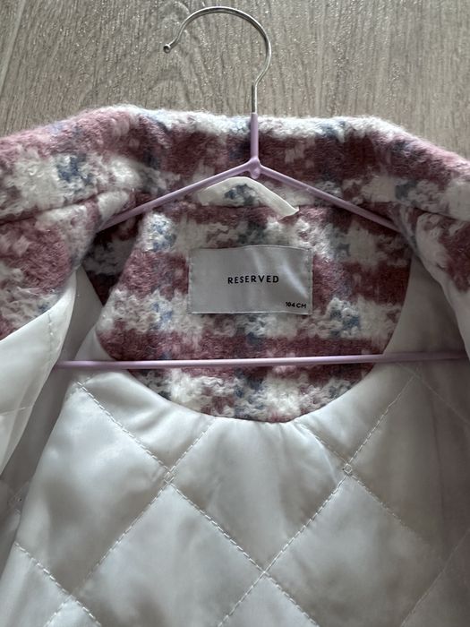 Продам новеньке пальто на дівчинку