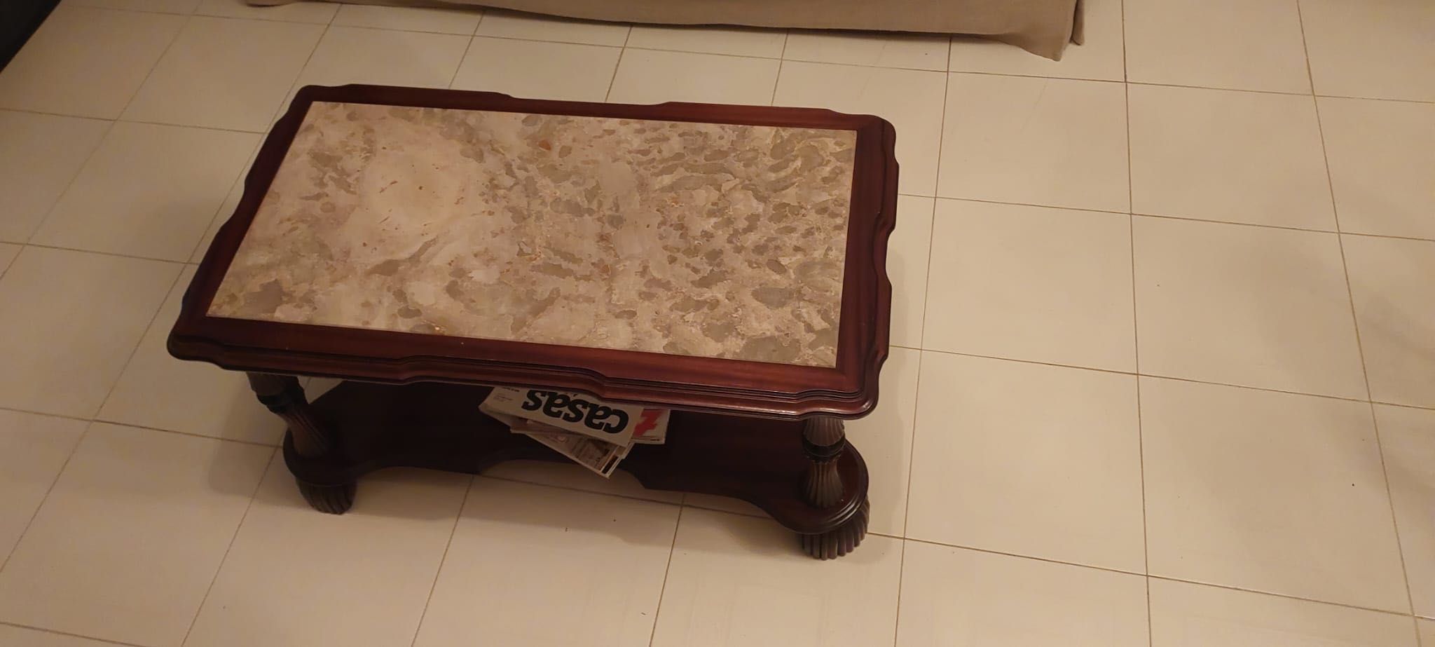 Mesa de Centro com Tampo em Mármore – Elegância