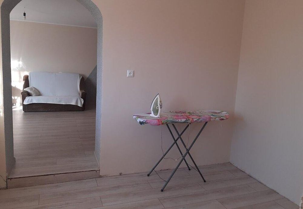 Добротний будинок неподалік центру