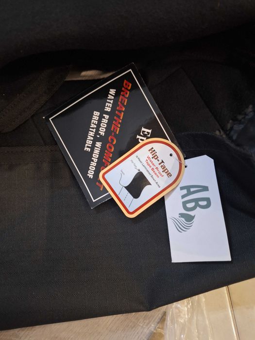 Derka przeciwdeszczowa z podszyciem  z polaru. Nowa!