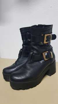 Botas em pele Pretas