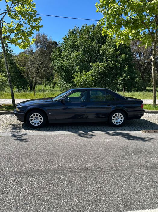 BMW 730 em bom estado
