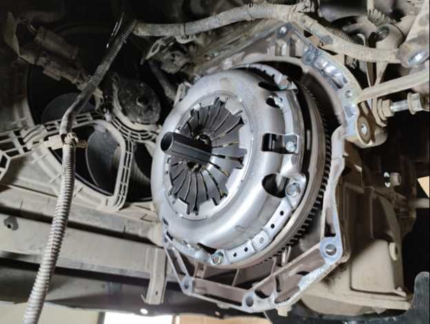 Заміна щеплення МКПП, заміна масла в МКПП