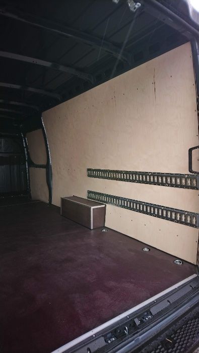 Profesjonalne zabudowy samochodów dostawczych Iveco Daily L4H2