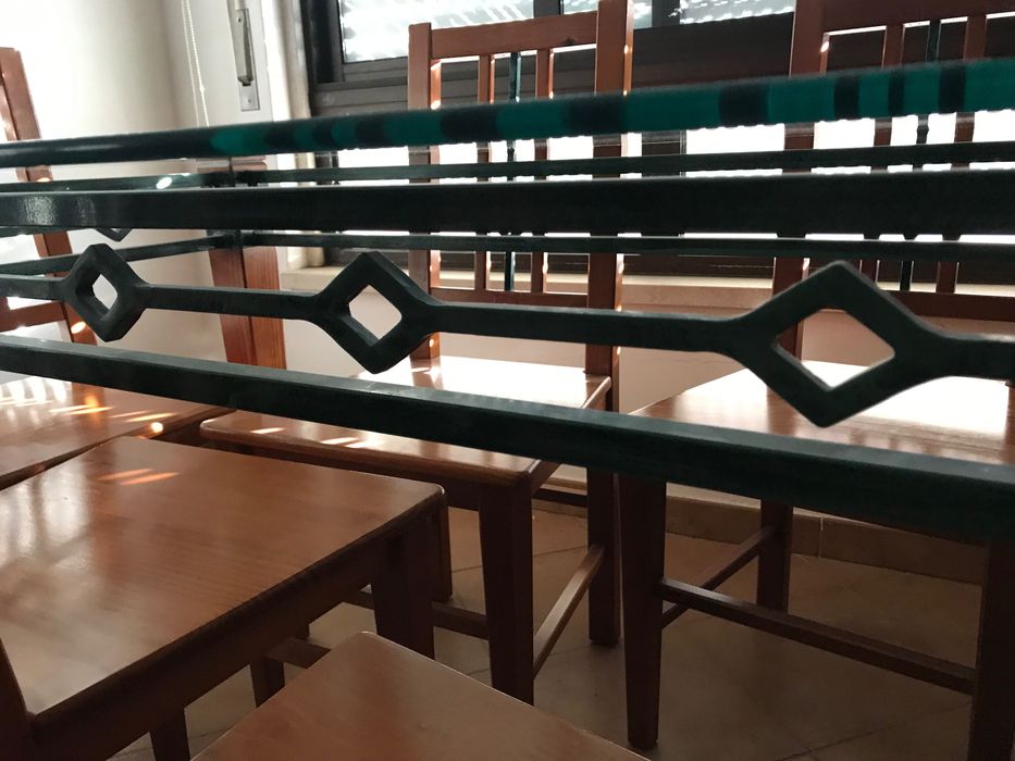 Mesa de sala e cadeiras