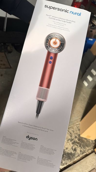 Новий фен dyson ( Європа) запакований