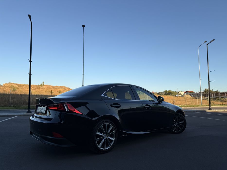 Lexus IS 300h 2016