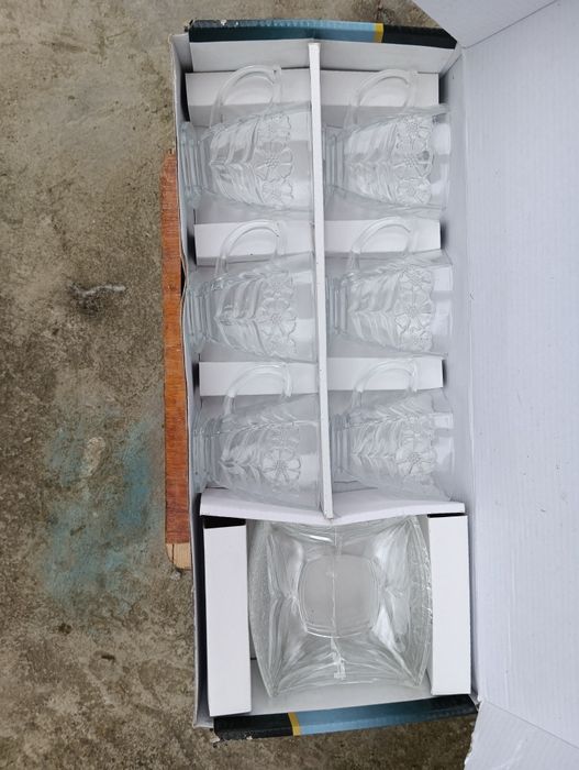 Набор чашек и конфетниц,, набор стаканов.