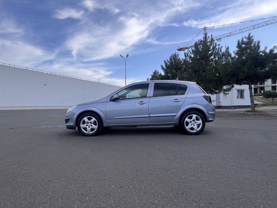 Opel Astra H 1.6 бензин механика хэтчбек
