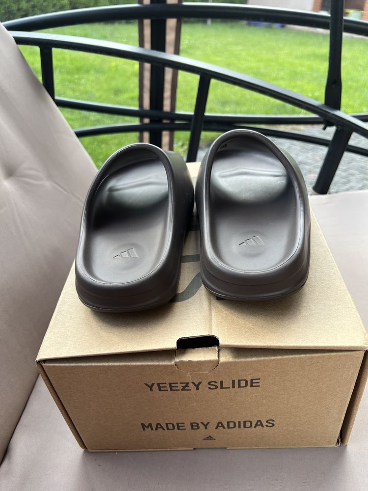 Yeeze Slide Soot