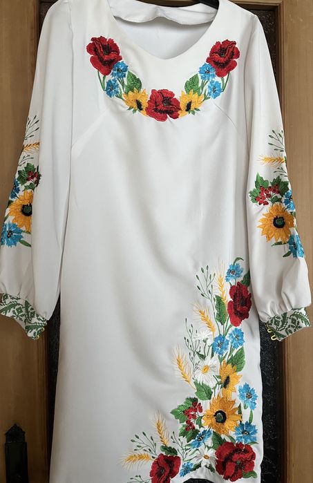 Вишите плаття  доя стрункоі леді, розмір s-xs