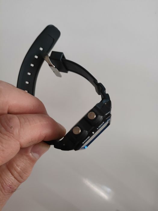 Zegarek elektroniczny wodoodporny 3 ATM.