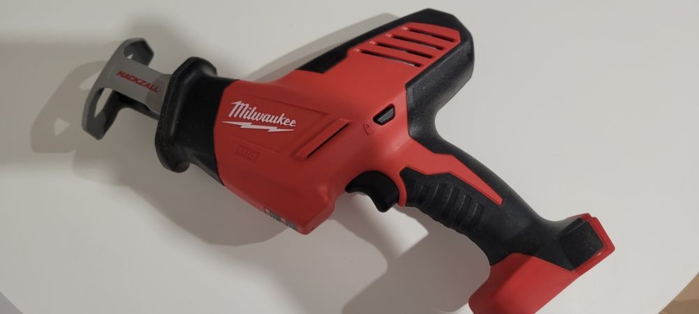 Pila szablasta Milwaukee m18