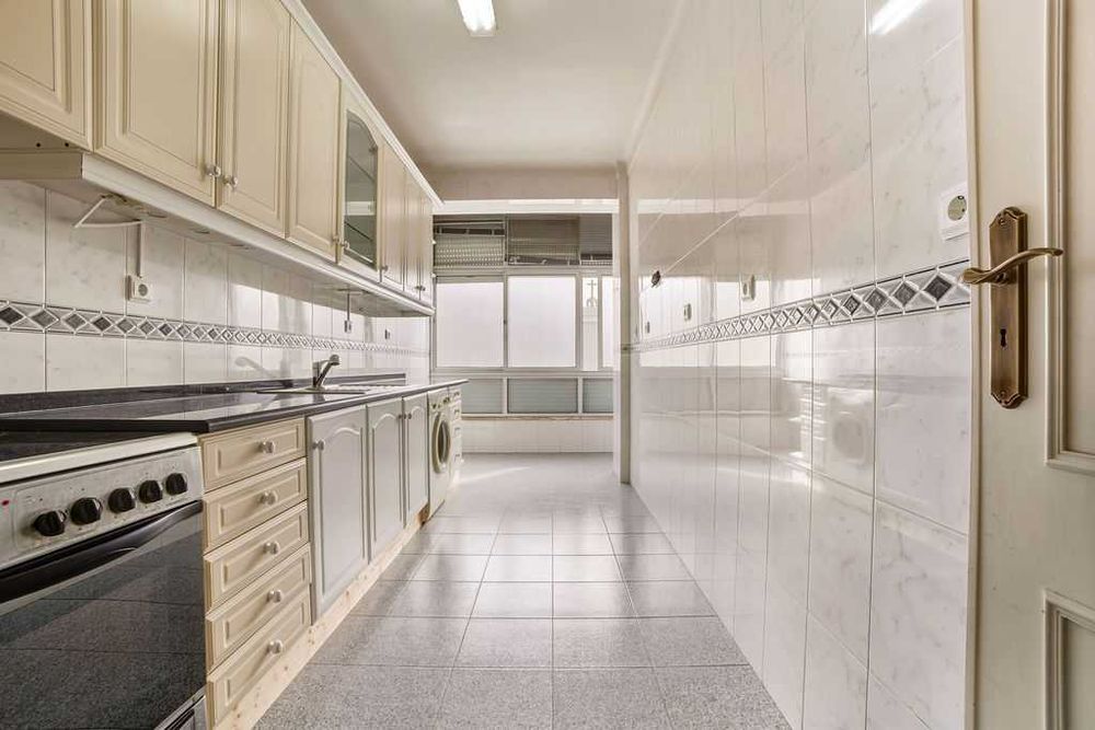 Apartamento t3 - Linda a Velha - 1º Andar sem Elevador