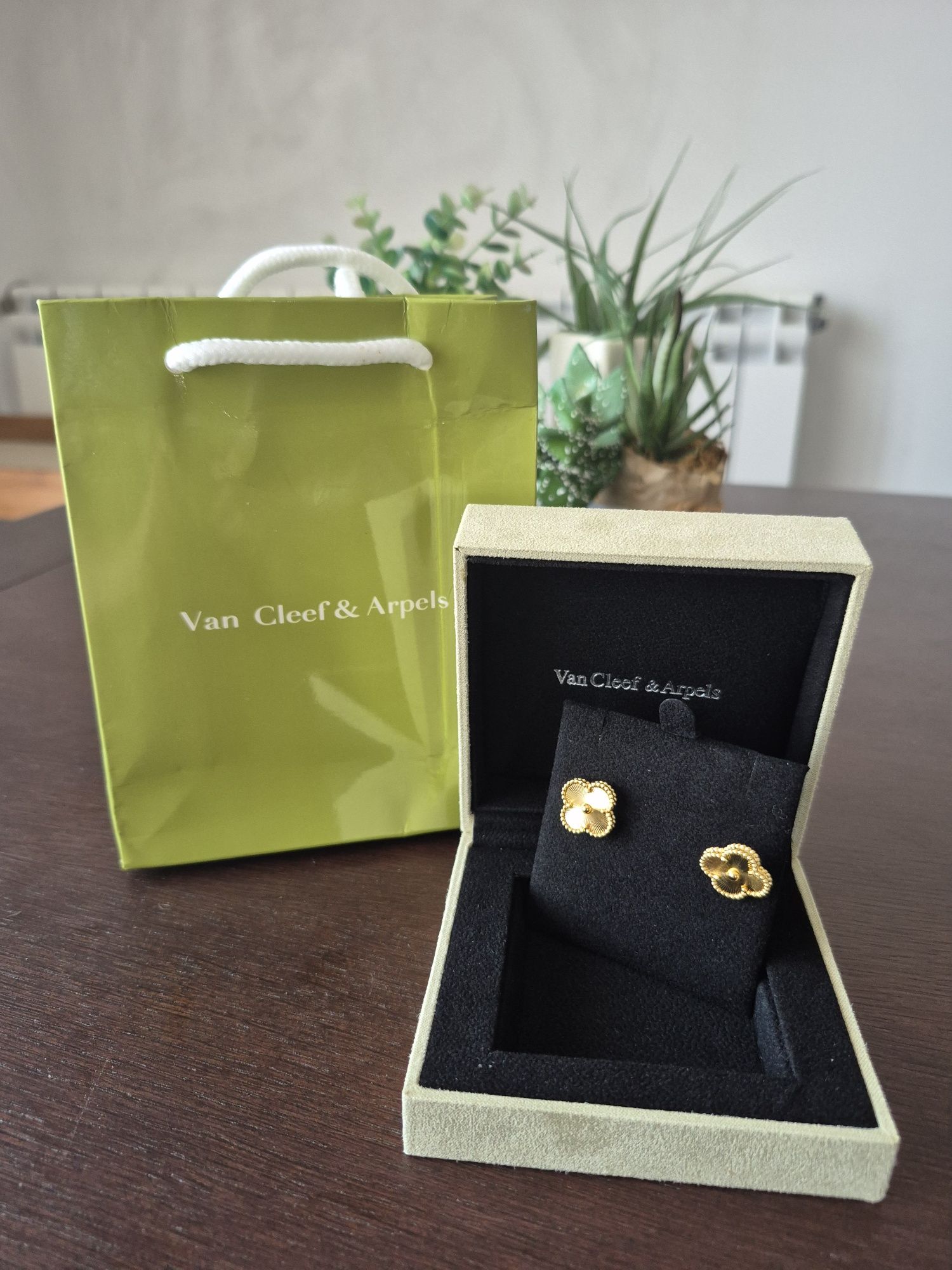 Brincos Van Cleef & Arpels