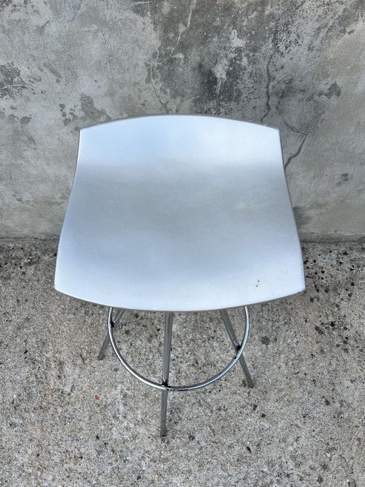 Banco cromado retro – inspirado no Jamaica Bar Stool de Pepe Cortés
