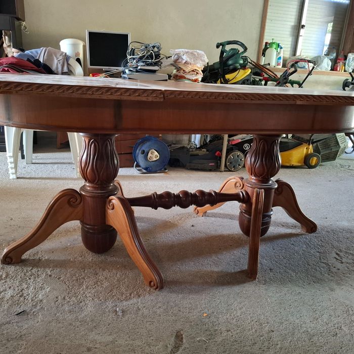 Mesa de jantar com oito cadeiras