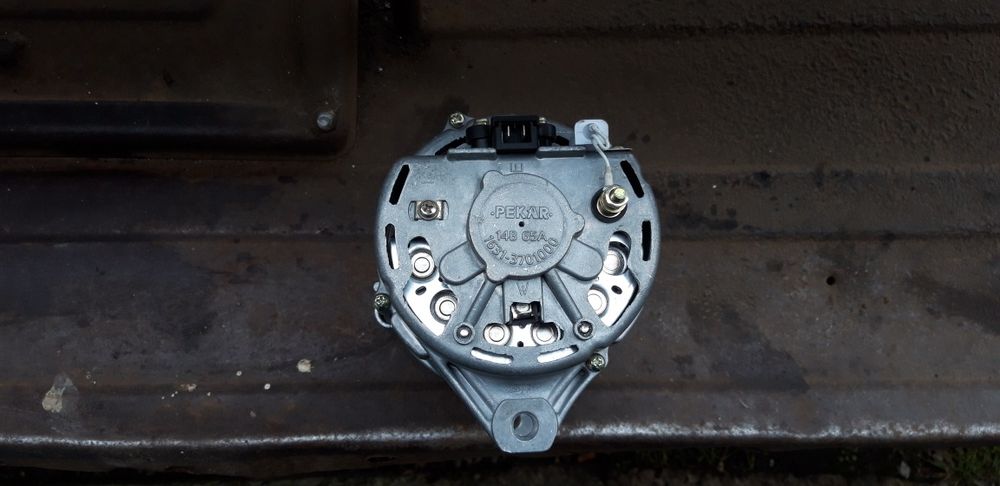 Генератор на 402 двигатель ПЕКАР новый