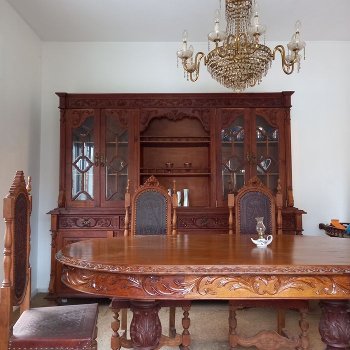 APARADORES + mesa e 6 cadeiras.