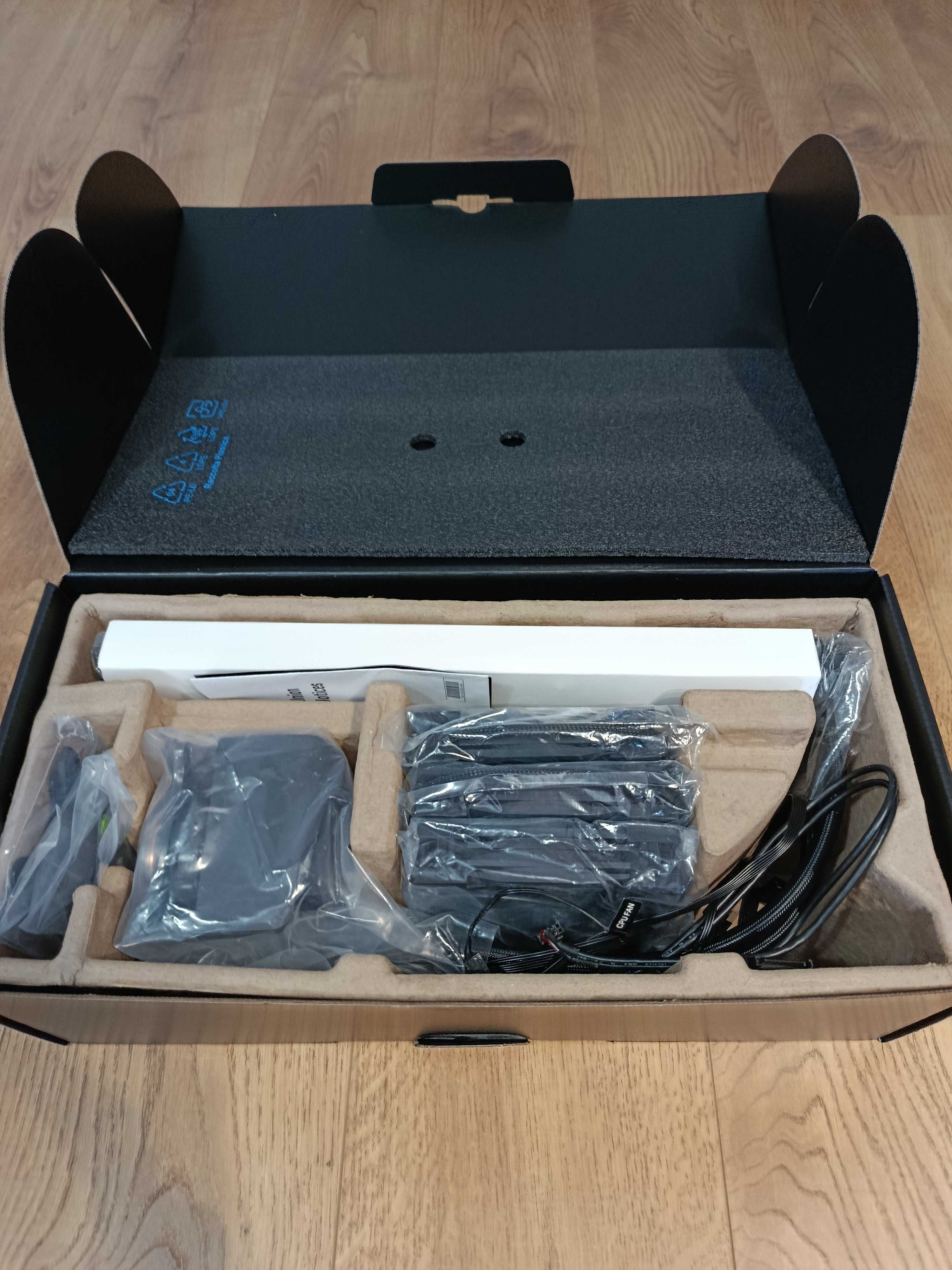 Chłodzenie wodne MSI MEG Core Liquid S360 / 3x120mm / Ekran LCD