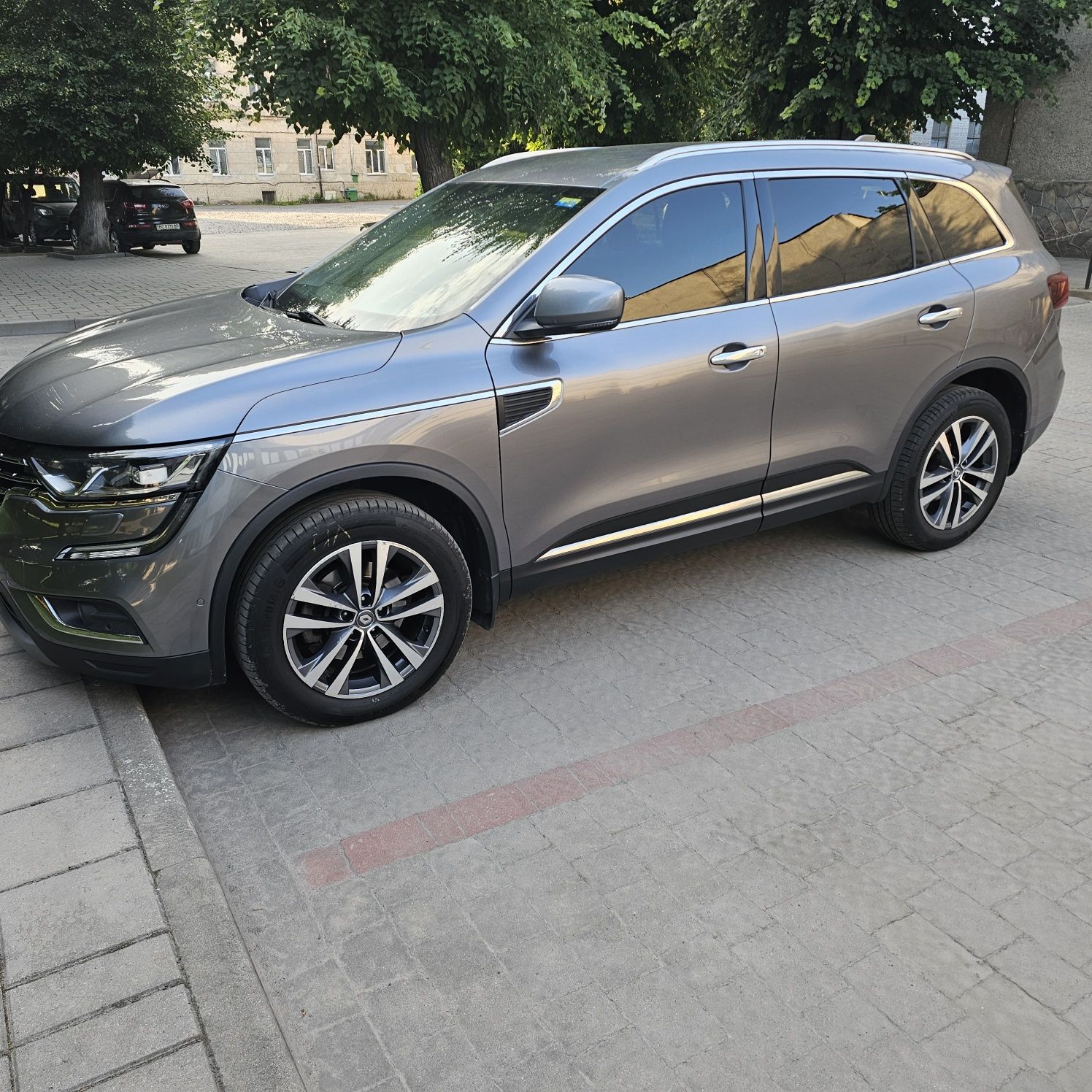 Продаж сімейного  авто