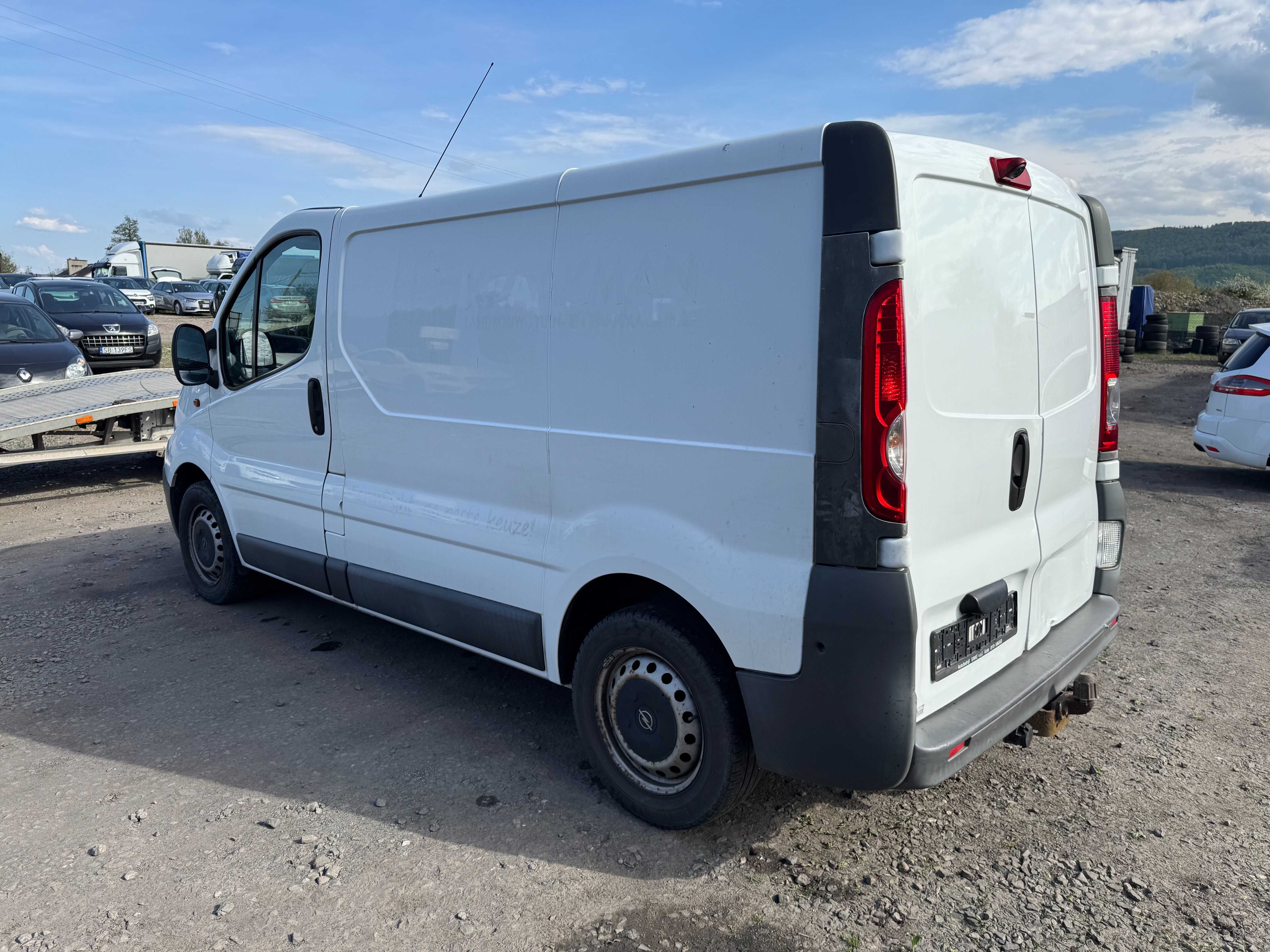 Opel Vivaro Furgon L1H1 2009r. 2.0 CDTI 115 KM Uszkodzony silnik FV23%