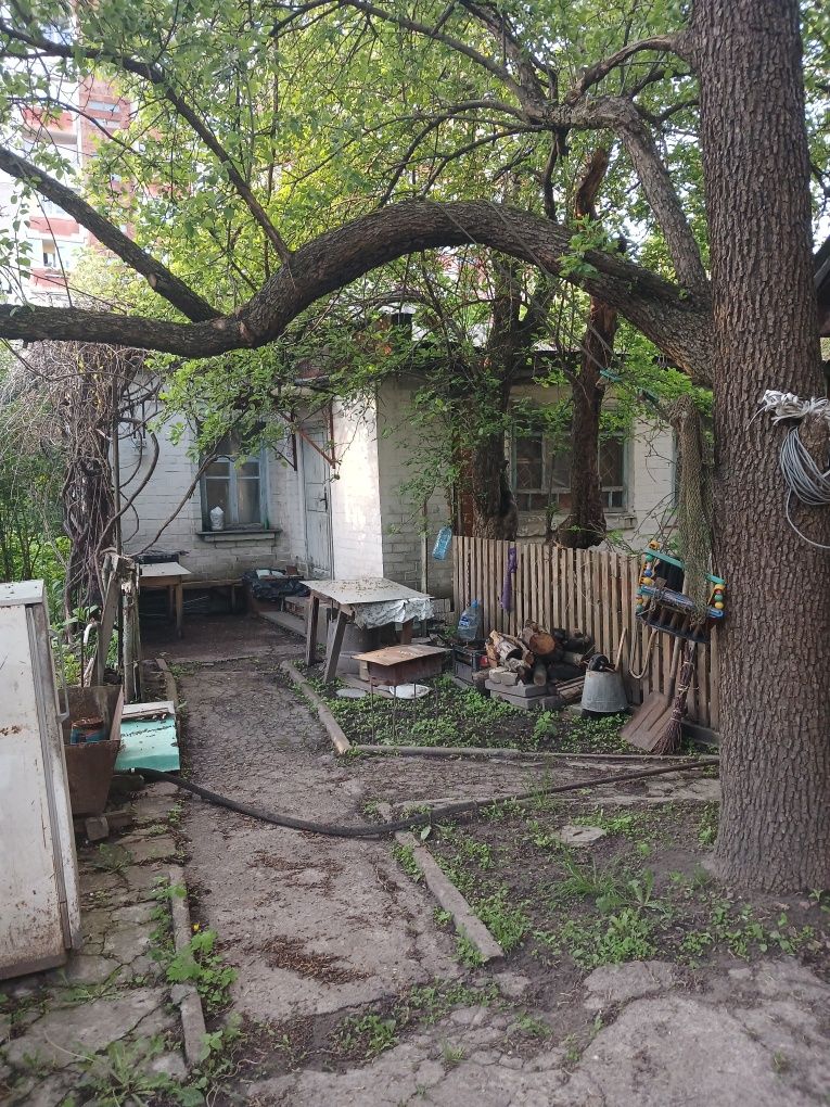 Продам  пол дома 19я школа