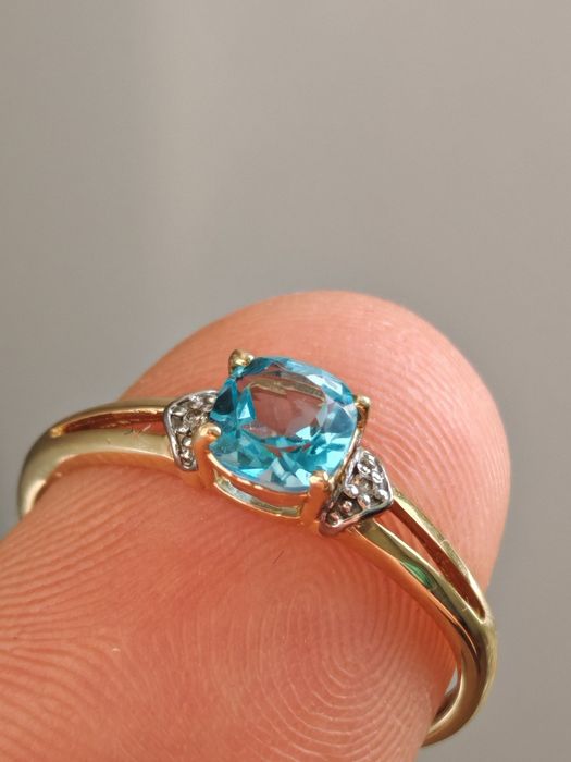 Złoty pierścionek zaręczynowy nowy