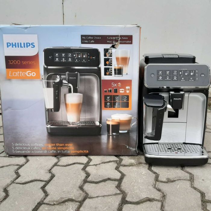 Кавомашина автоматична Philips EP3246 Series EP3241 молочник LatteGo