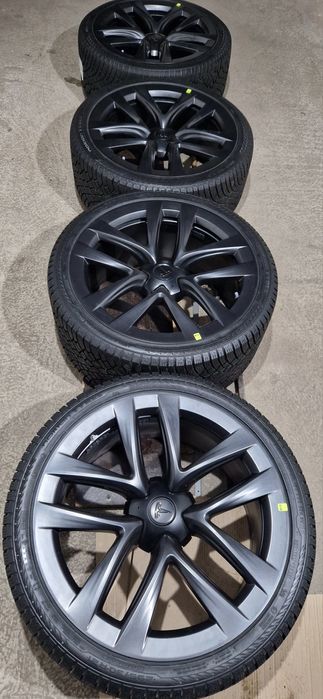 Продам орігінальний комплект 21" дисків тесла с шинами плейд 9.5",10.5