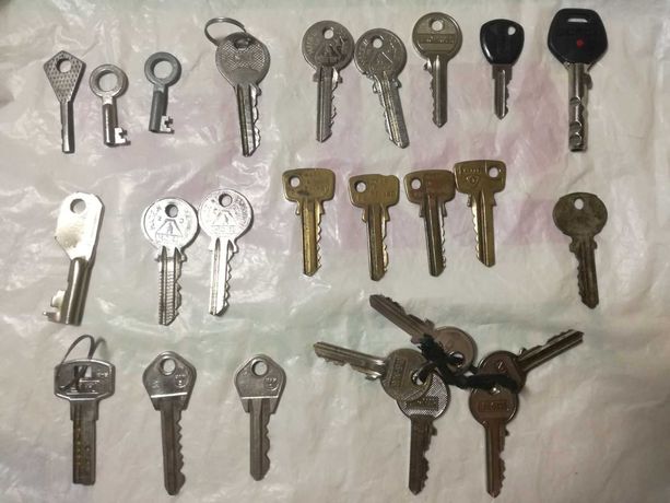 Ключи от  дверных замков