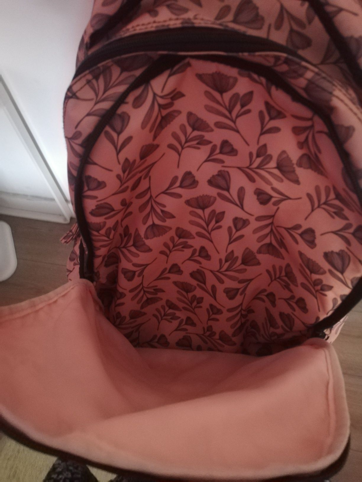 Trolley Mochila salmão - base dura - Ótimo estado