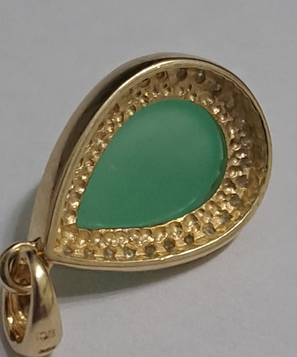 Zawieszka złota zbrylantami.