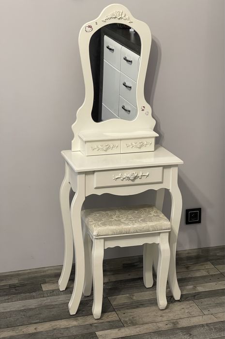 Toaletka z taboretem