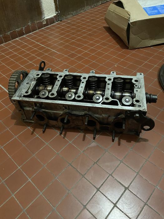 Cabeça De Motor De  Peugeot 216