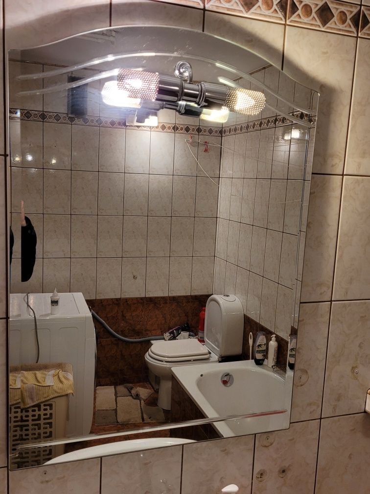 Lustro łazienkowe z oświetleniem