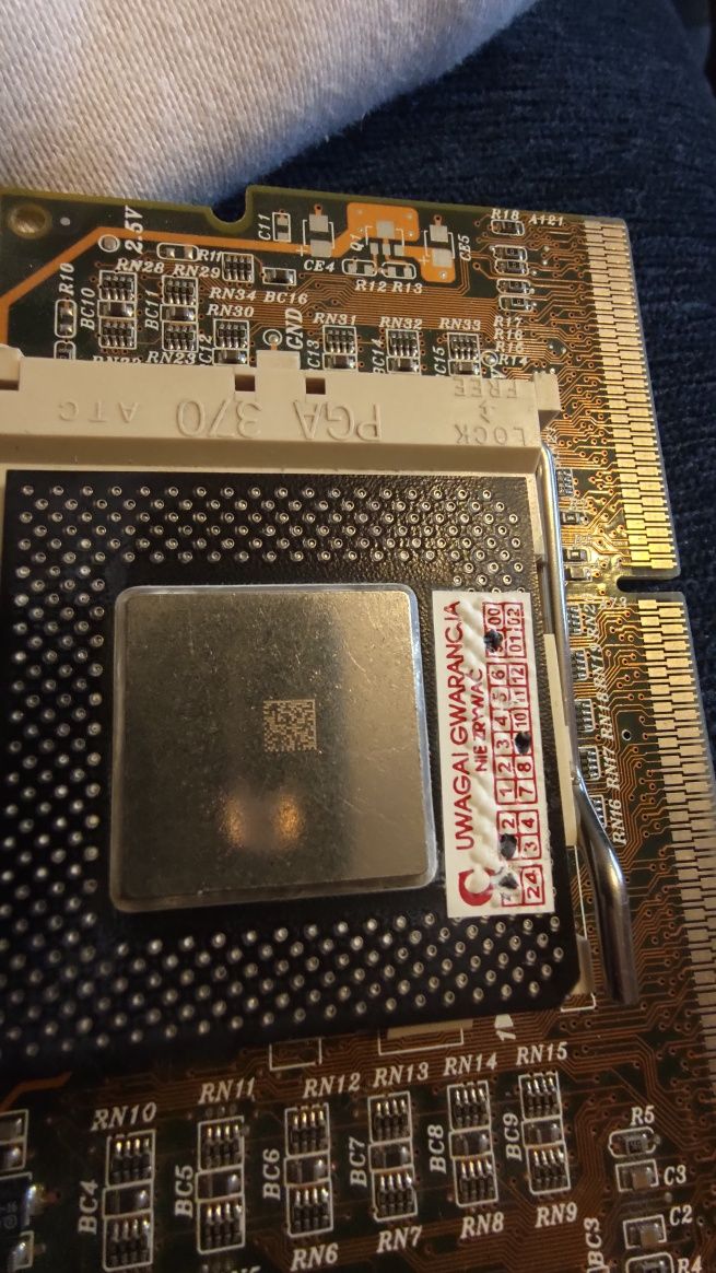 Procesor Intel Celeron 400 MHz + adapter Socket 1-Socket 370 PGA retro