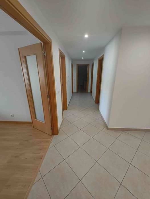 Apartamento T3 c/garagem p/2 carros