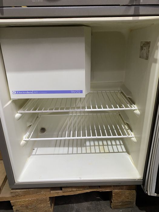FRIGORIFICO  TRIVALENTE AUTOCARAVANA ELECTROLUX  RM212 (3 IN 1)