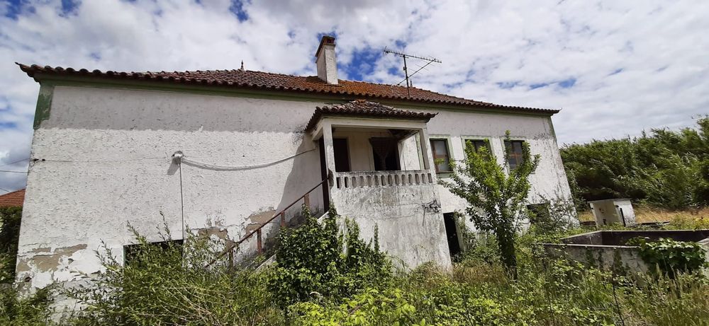 Excelente moradia em Branca Coruche Reservado licenciada