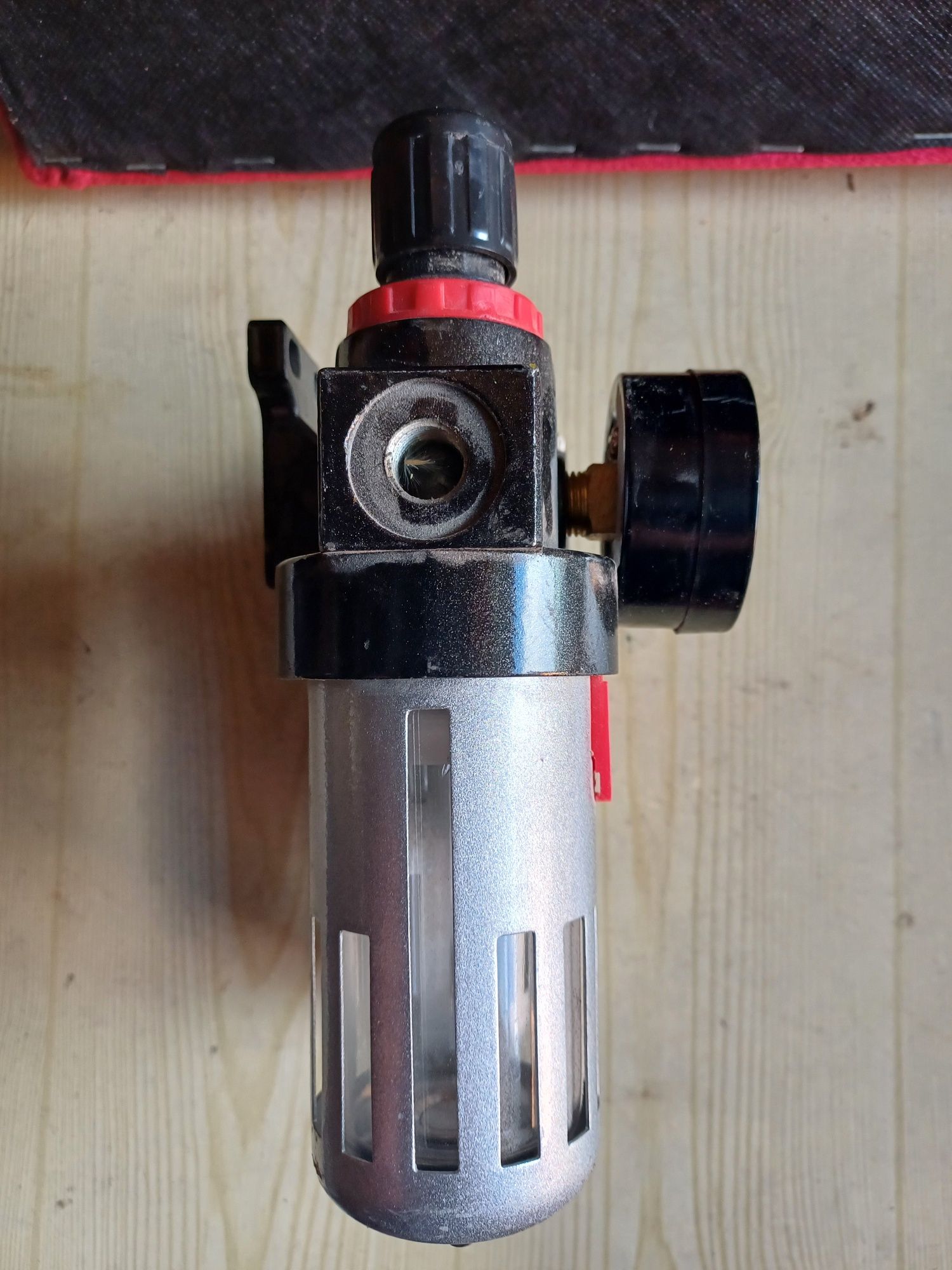 FILTR Regulator ciśnienia z manometrem