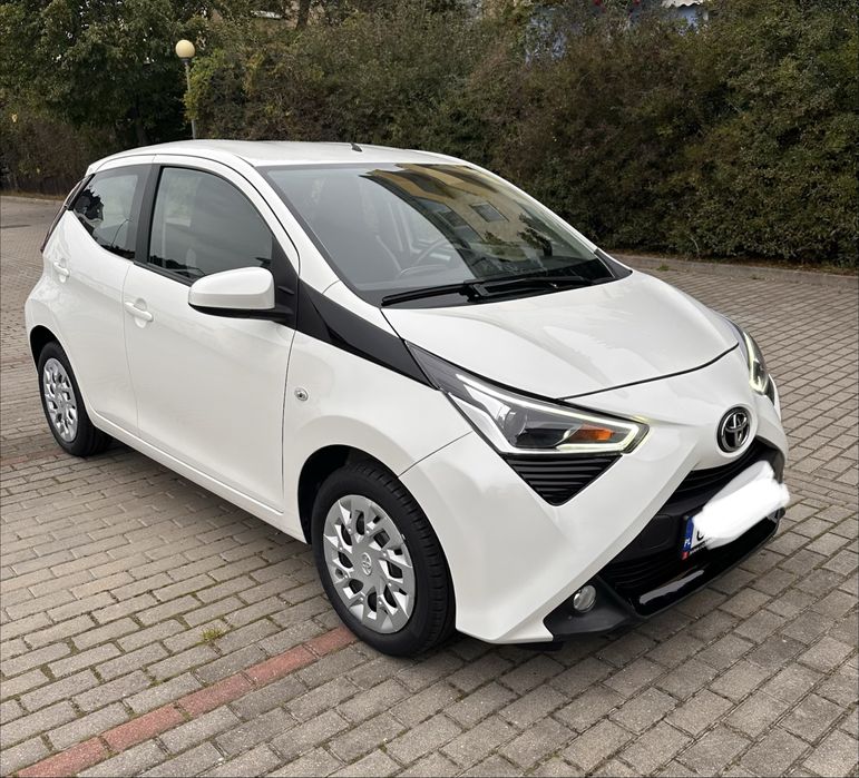 TOYOTA AYGO X-PLAY CARPlayApple Android automat kamera 2018 super stan