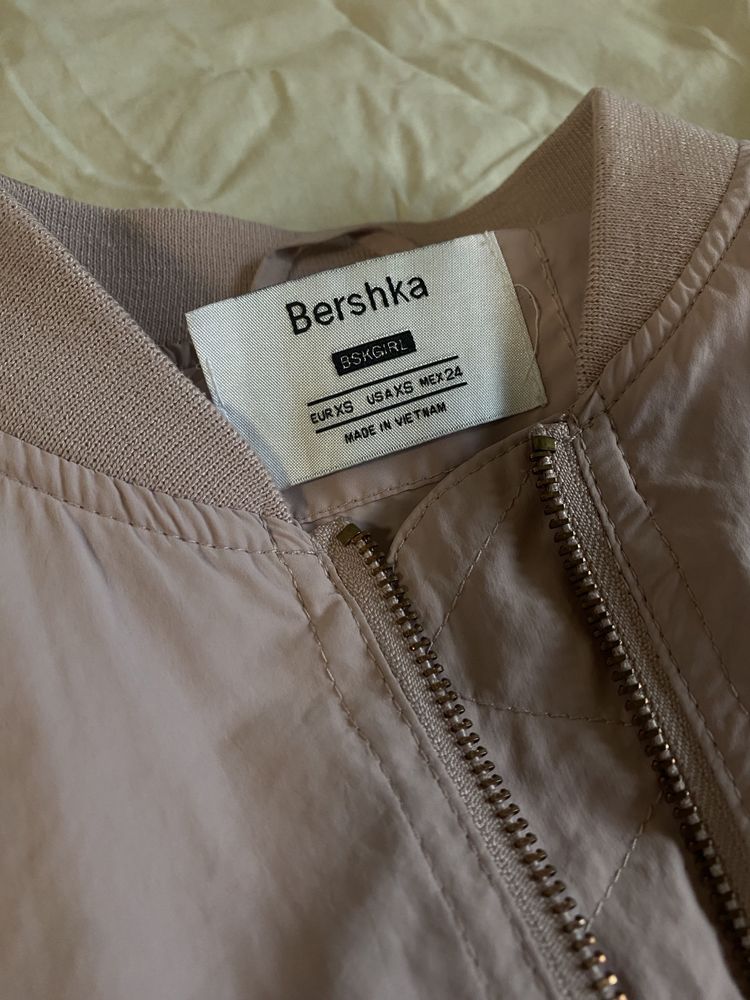 Весняна куртка, ветровка Bershka, xs.