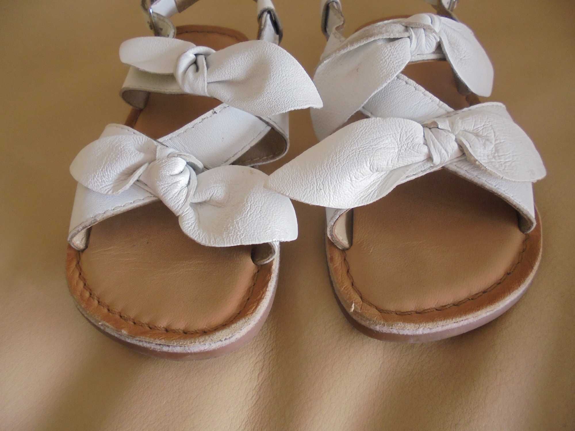sandálias de menina cor branca