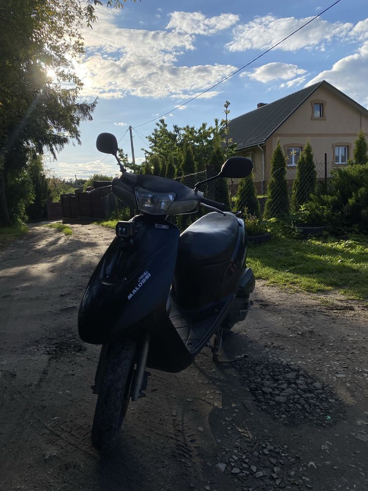 Suzuki lets 2 2000p